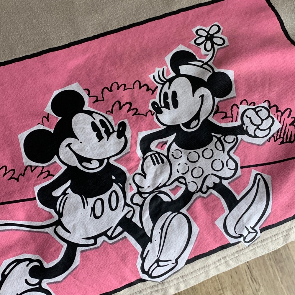 Women’s Mickey and Minnie Graphic Sweatshirt *no size tag* looks sz Med used - Picture 14 of 17